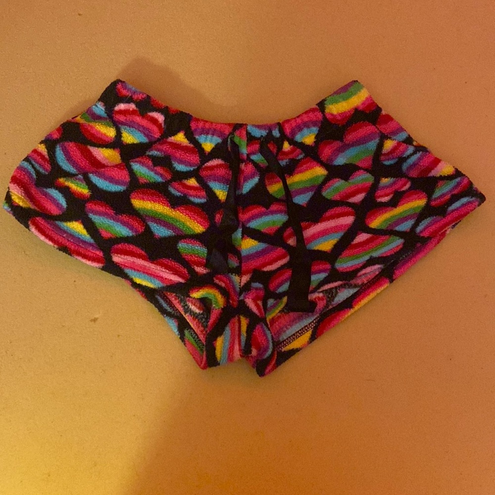 no boundaries black shorts with rainbow hearts